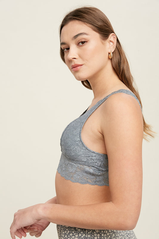 Scalloped Lace V-Neck Padded Bralette